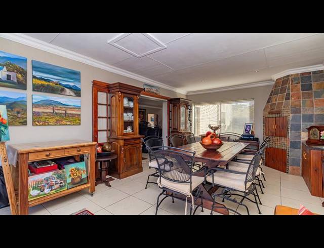 5 BEDROOM HOUSE FOR SALE IN VILLAGE ON SEA